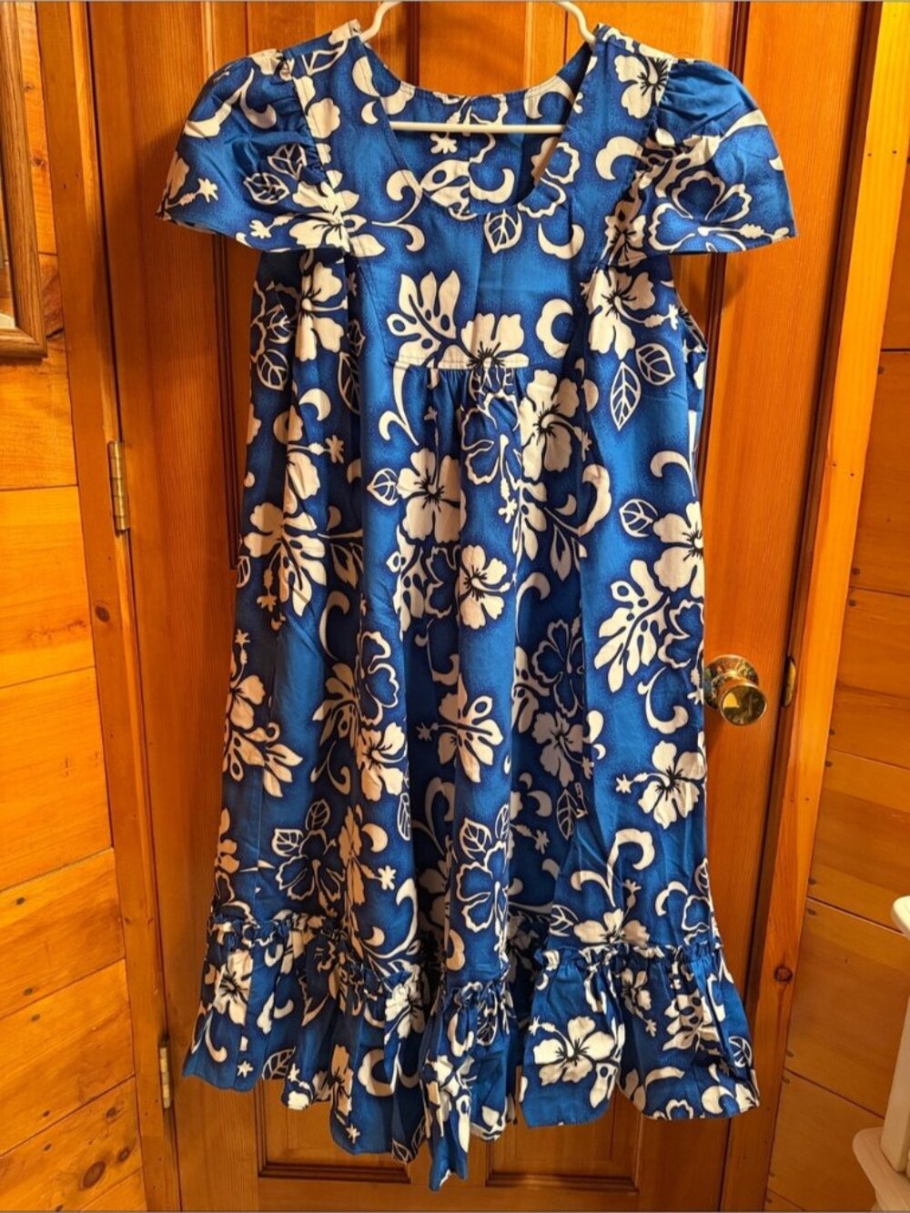 Vintage Hawaiian Blue and White Floral Mu’umu’u